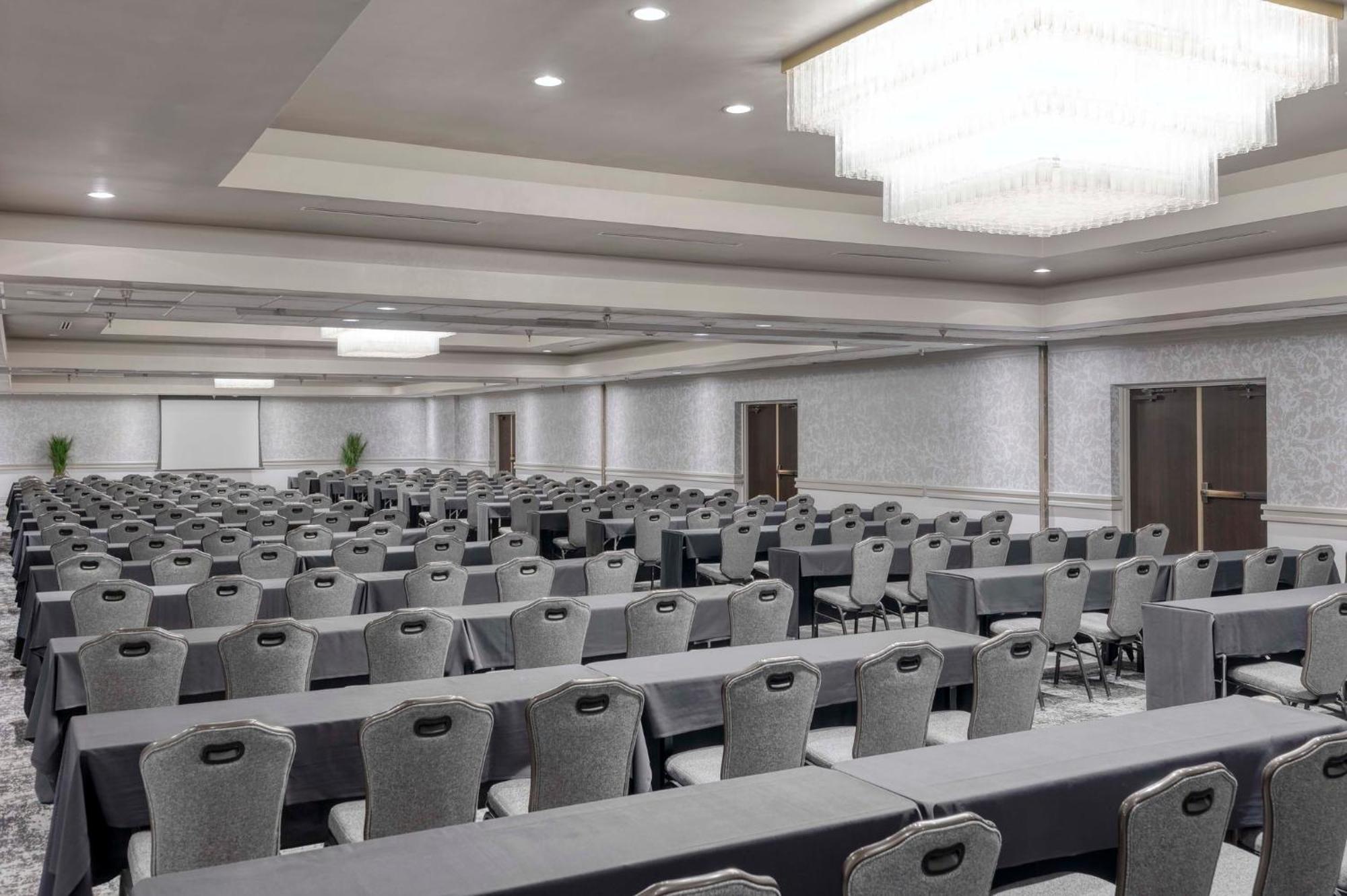 Hotel Crowne Plaza Indianapolis-Airport By Ihg Exteriér fotografie