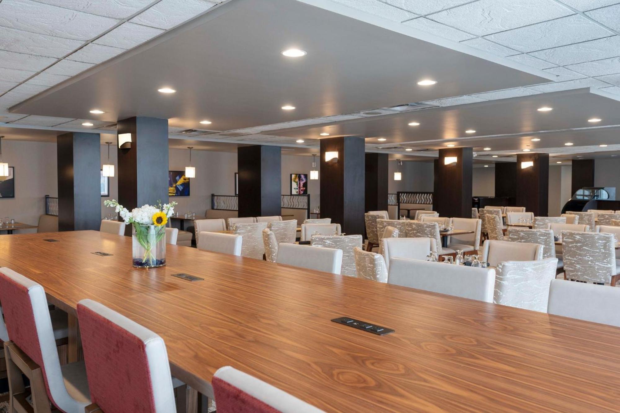 Hotel Crowne Plaza Indianapolis-Airport By Ihg Exteriér fotografie