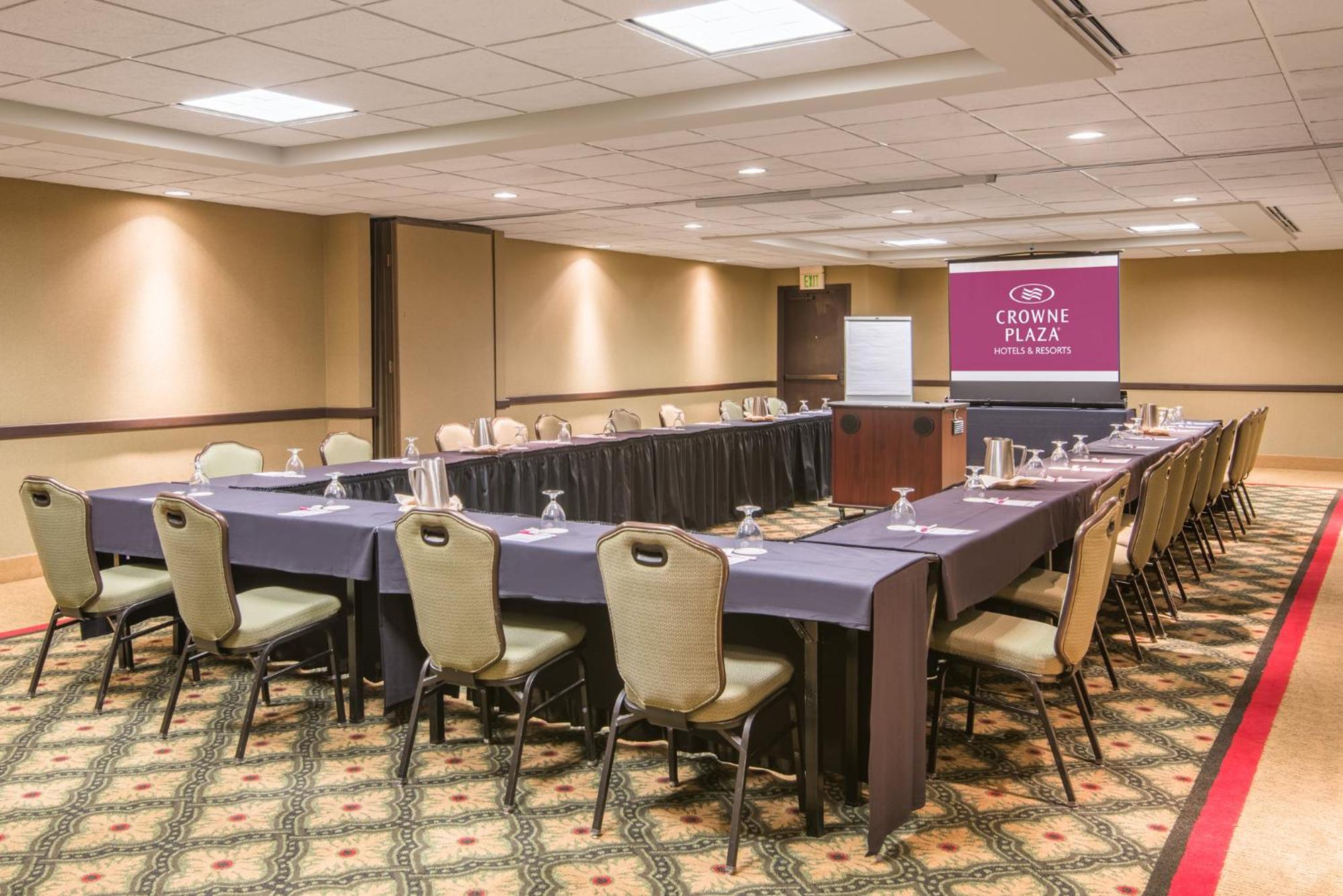 Hotel Crowne Plaza Indianapolis-Airport By Ihg Exteriér fotografie