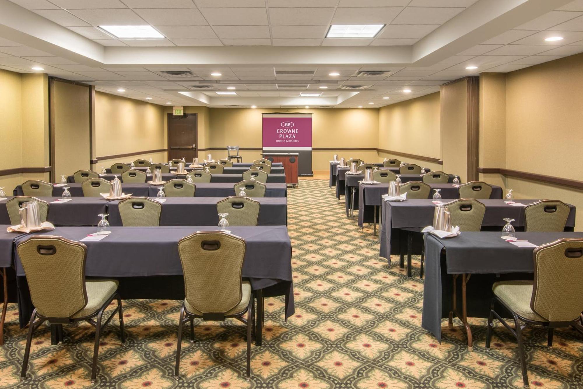Hotel Crowne Plaza Indianapolis-Airport By Ihg Exteriér fotografie