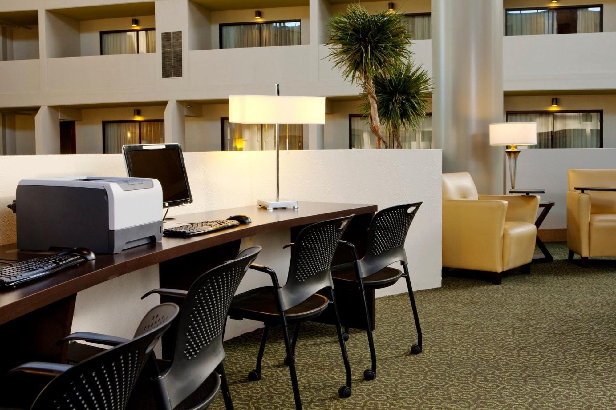 Hotel Crowne Plaza Indianapolis-Airport By Ihg Exteriér fotografie